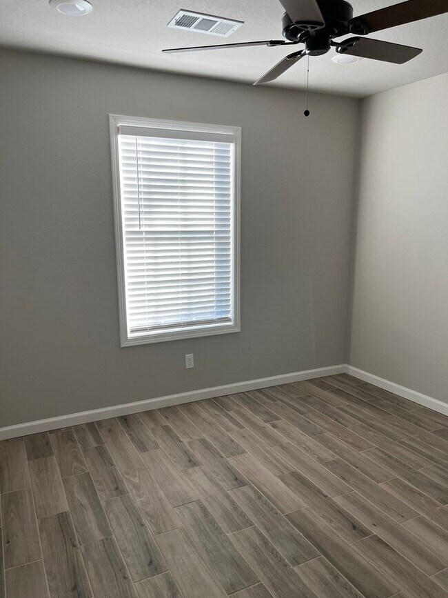 Foto del edificio - NEW CONSTRUCTION 3 bed 2 bath duplex