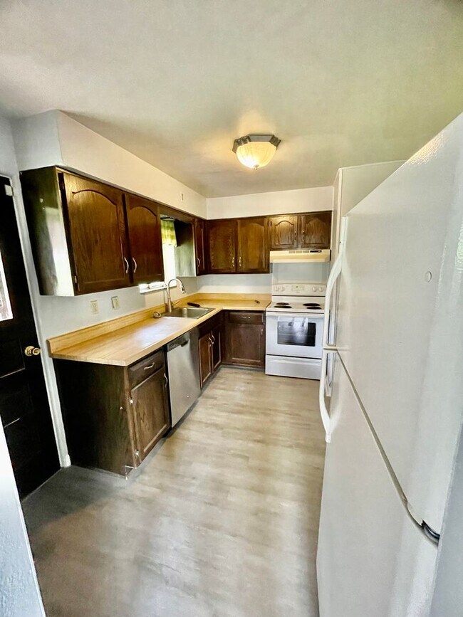 Foto del edificio - Bethel Park - 3 Bedroom Home - South Park Road - Pet Friendly!