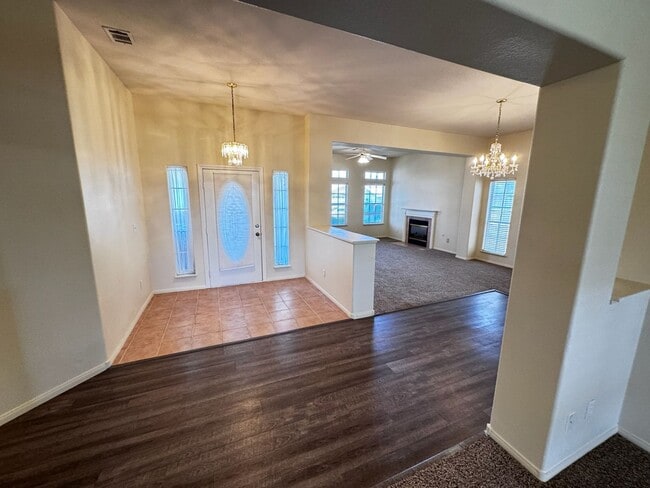Foto del edificio - 5117 Elm Grove Dr