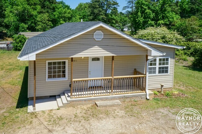 Foto del edificio - Practically New!