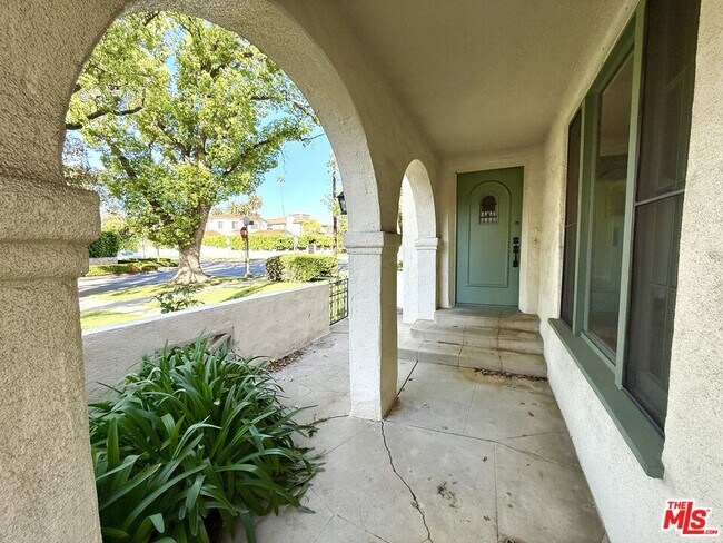 Foto del edificio - 2002 Kelton Ave