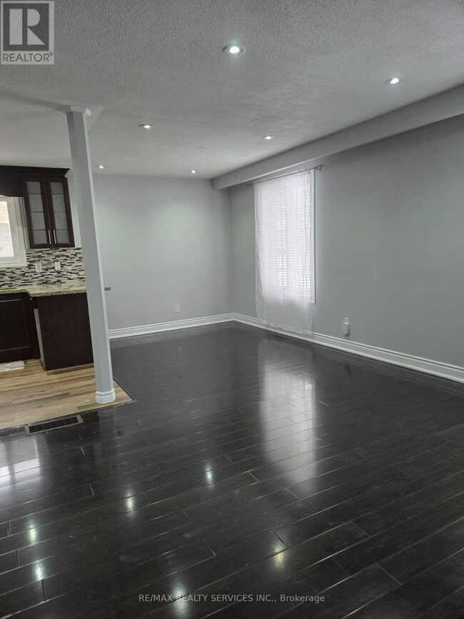 Building Photo - 59 Reigate Ave