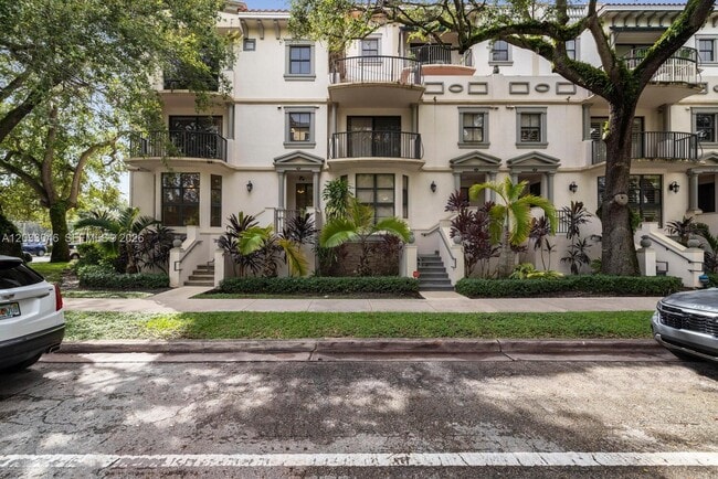 Building Photo - 1650 Galiano St