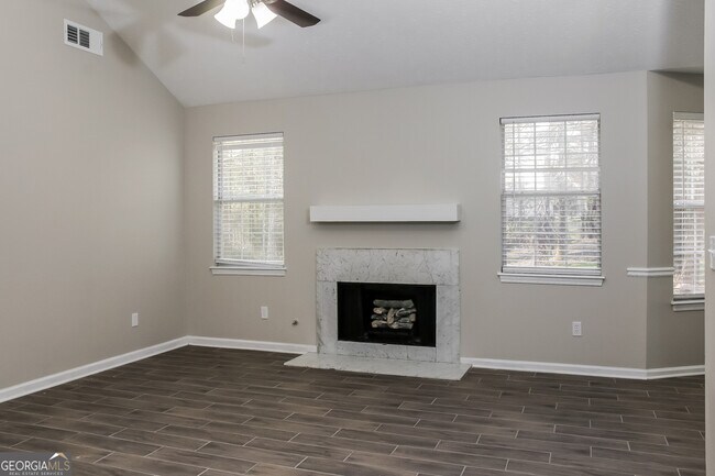 Foto del edificio - 515 E Country Woods Dr