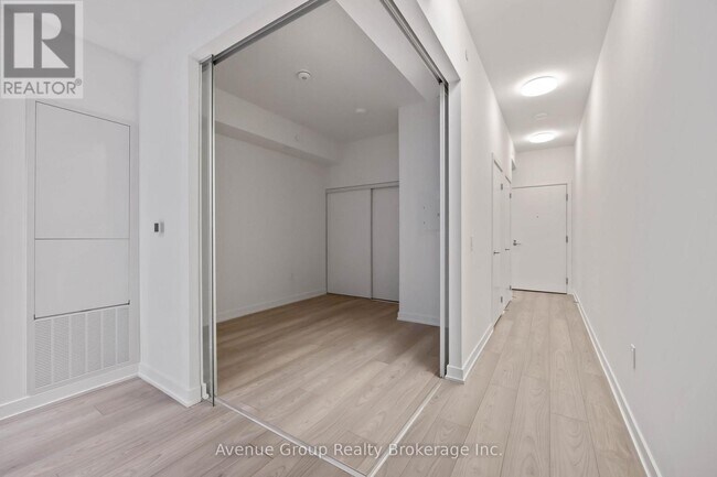 Photo du bâtiment - 110 Broadway Ave