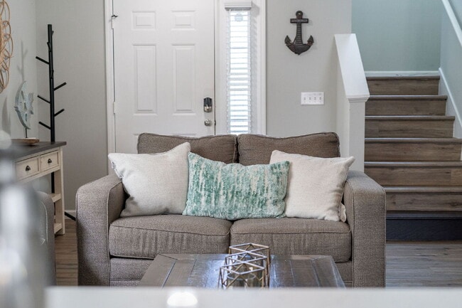 Building Photo - 2684 Hemingway Ave