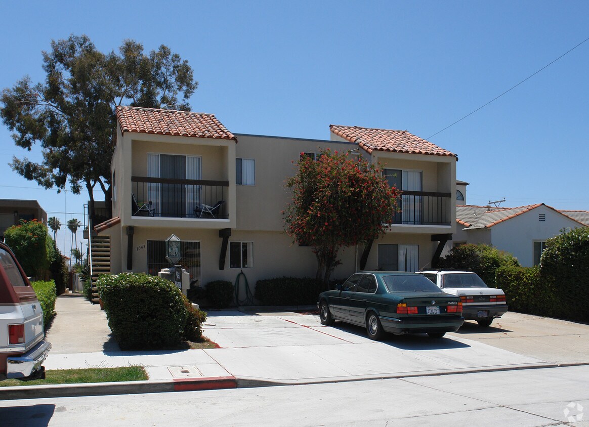 Primary Photo - 1043 Sapphire St