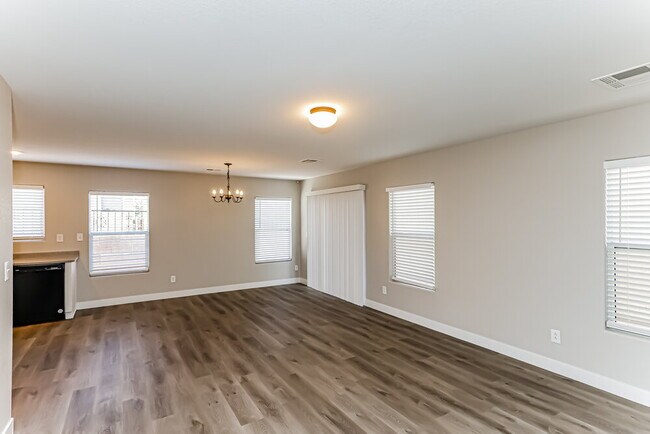 Foto del edificio - 570 Swiss Cottage Ave
