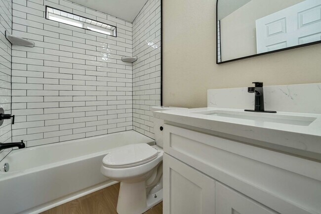 Building Photo - Charming 2-Bedroom Home with Updated Kitch...