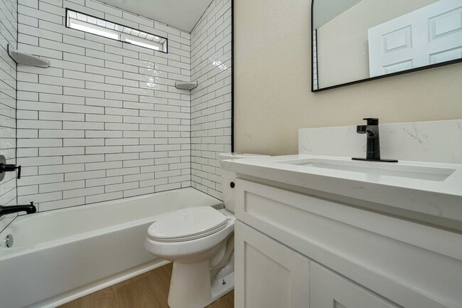 Foto del edificio - Charming 2-Bedroom Home with Updated Kitch...