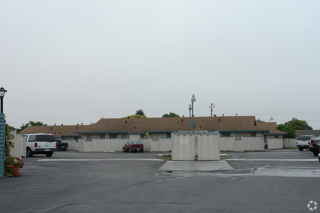 Foto del edificio - Clark Manor Apartments