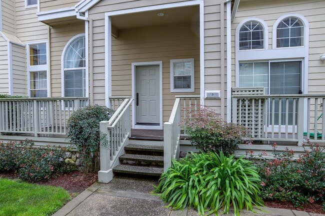 Building Photo - 3 Bed / 2.5 Bath townhome at the Cove in Redwood Shores with garage parking and EV charger. YouTu...