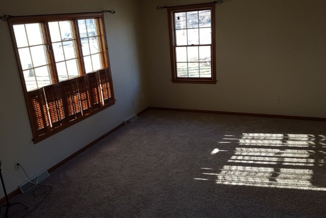 living - 627 Trease Rd