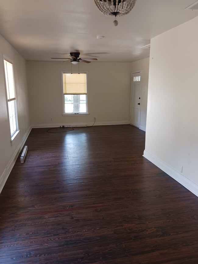 So much room to live comfortably! - 1012 N 23rd St