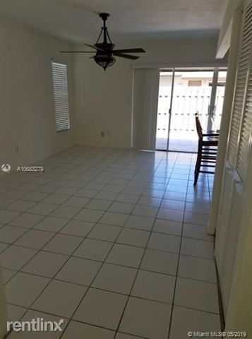 Foto del edificio - 12000 SW 110th St Cir N