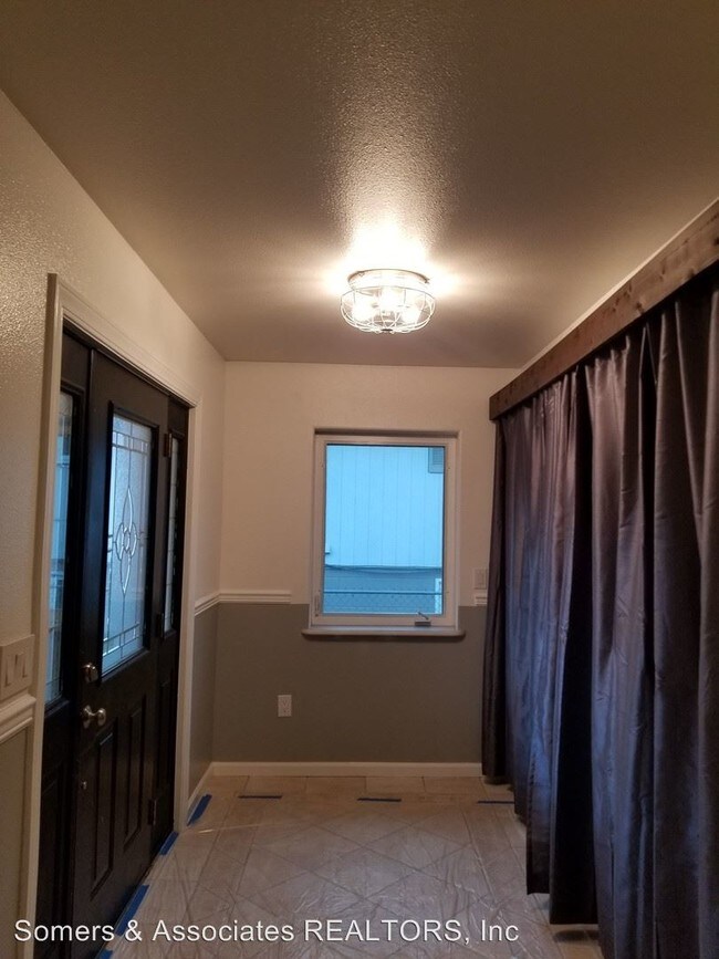 Foto del edificio - 4 br, 3 bath House - 537 Farewell Ave.