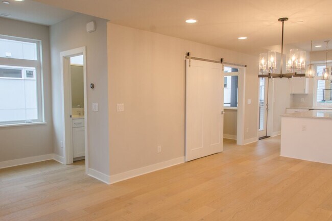 Foto del edificio - 3Bd/3.5Ba Bellevue Townhouse
