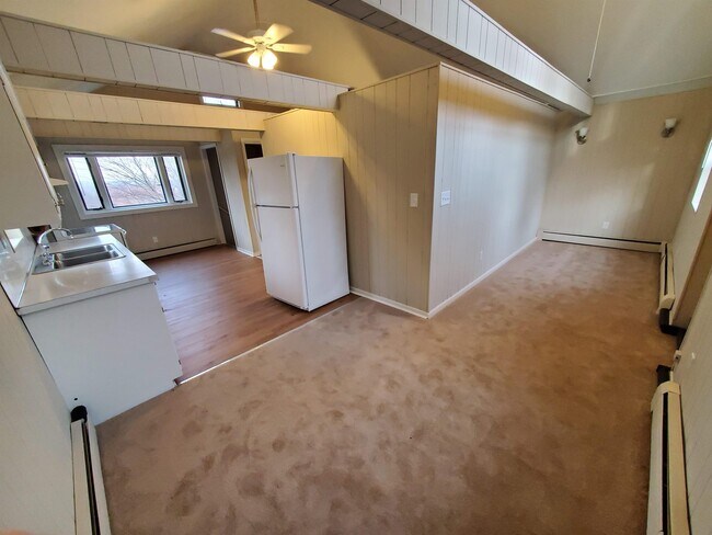 Building Photo - 216 Ellwood Rd