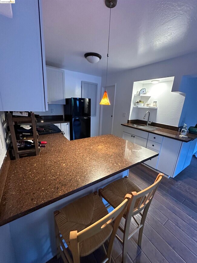 Building Photo - 255 Clorinda Ave