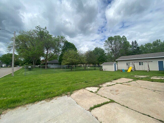 Building Photo - 500 Bukolt Avenue