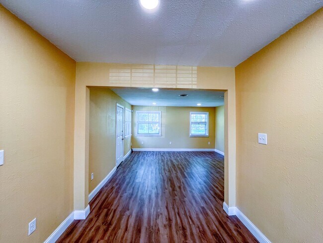 Foto del edificio - Available NOW!!!! This charming 1 story, 2...