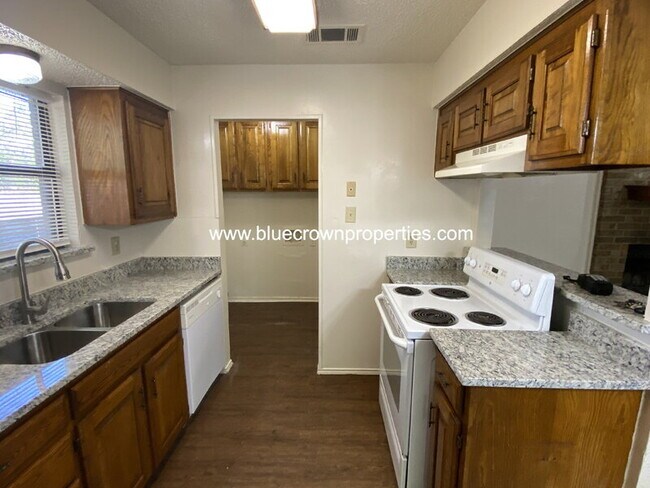Foto del edificio - 7 Shady Valley Ct