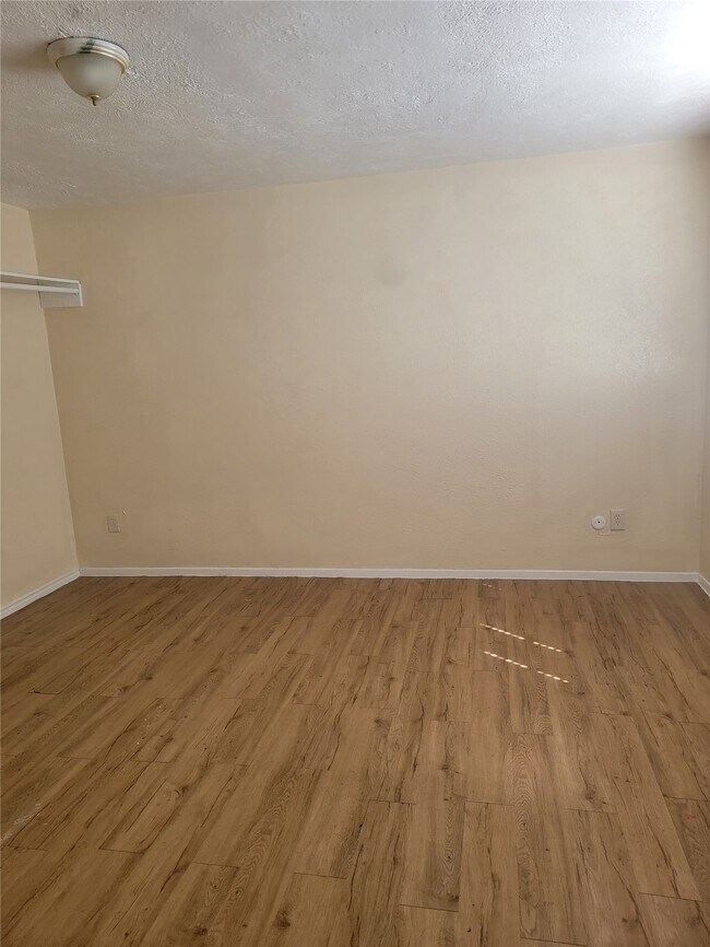 Building Photo - 6305 Westward St