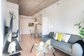 Building Photo - 1602 Rue Saint-Dominique