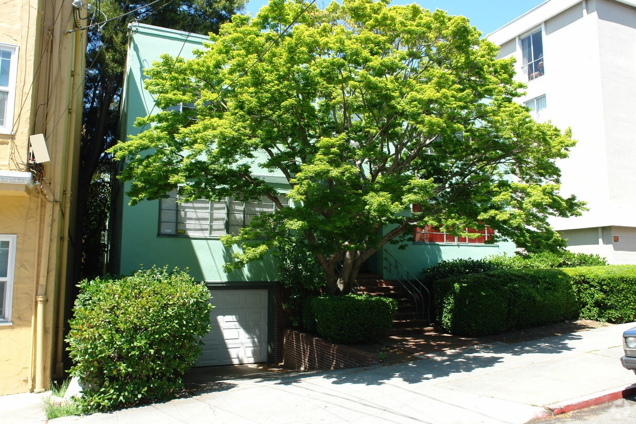 Building Photo - 1820 Spruce St