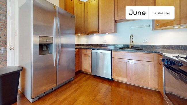 Building Photo - 1337 Girard St NW
