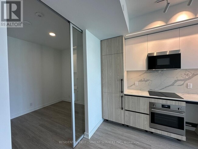 Building Photo - 699-699 Sheppard Ave E