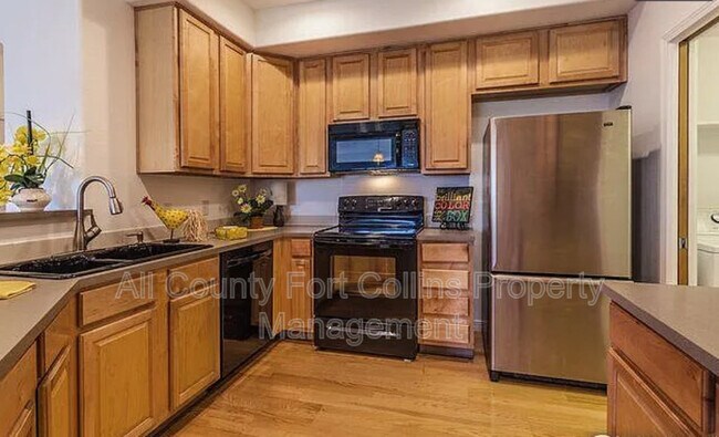 Foto del edificio - 5220 Boardwalk Dr