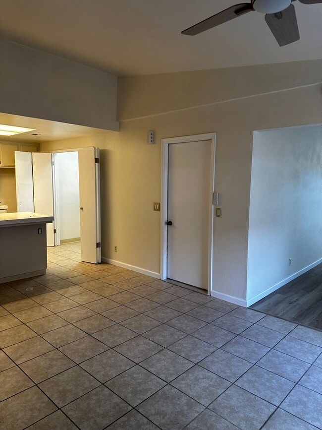 Foto del edificio - 5620 Brush Creek Dr