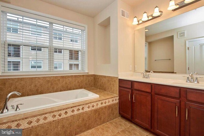 Foto del edificio - 22683 Beacon Crest Terrace