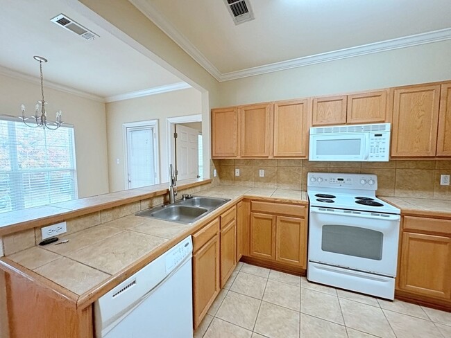 Foto del edificio - 3 Bedroom Condo in a Gated Community Near LSU