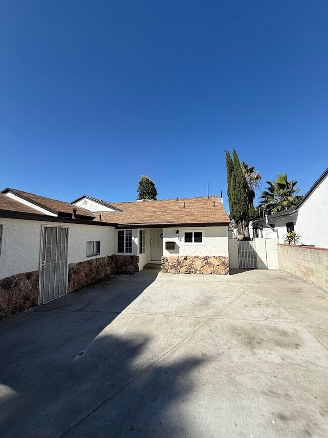 Building Photo - Beautiful 4 Bedroom, 2 Bathroom Arleta Hom...