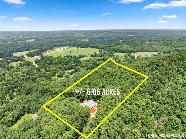 Building Photo - 265 Lynda Ln