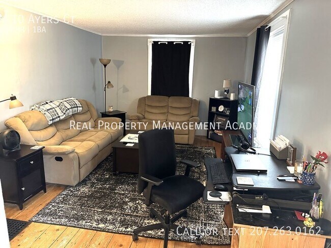 Foto del edificio - Spacious 2 Bedroom on Quiet St in Brewer
