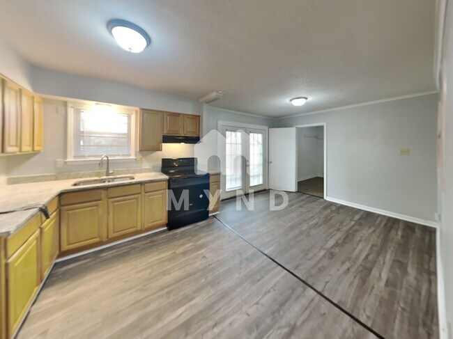 Building Photo - 2247 Carrolton Dr