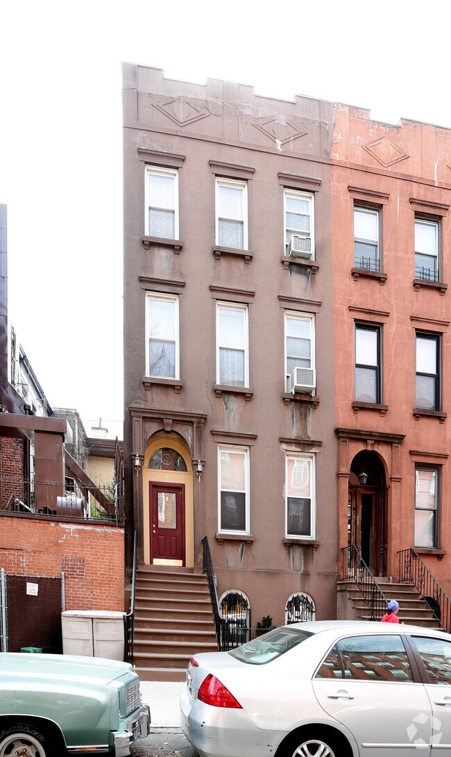 Building Photo - 539 Henry St