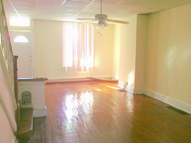 Building Photo - 915 Maple Terrace