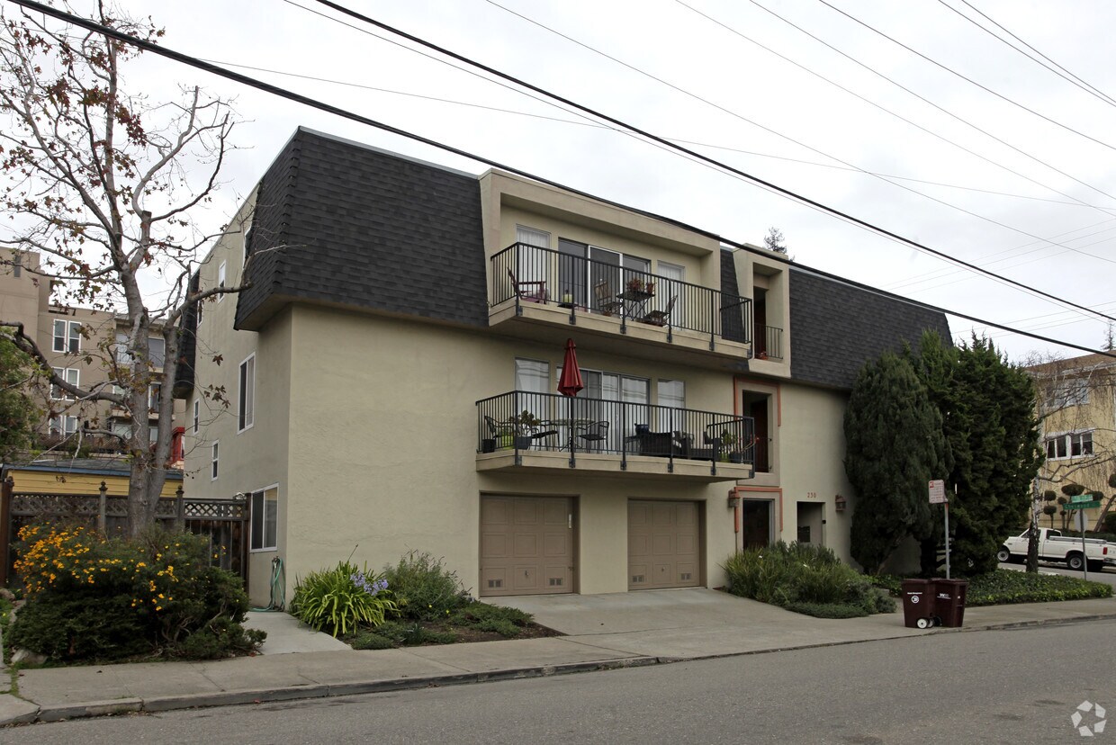 Foto del edificio - 230 Santa Rosa Ave