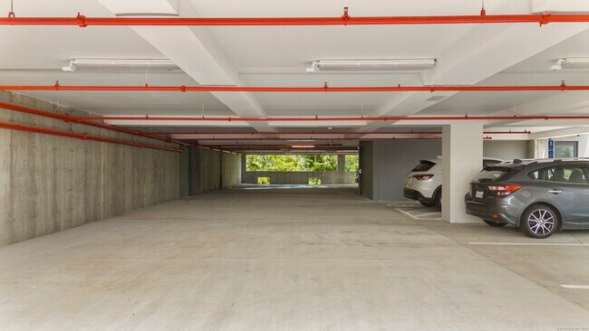 Foto del edificio - 245 E Main St