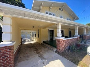Building Photo - 902 S Grove St