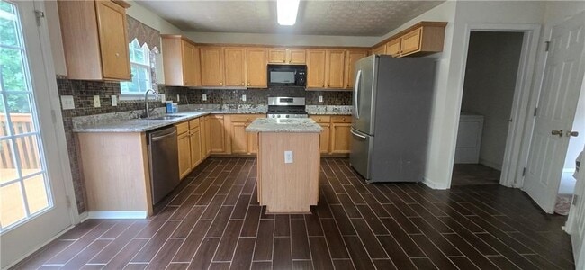 Foto del edificio - 3811 Roxfield Dr NE