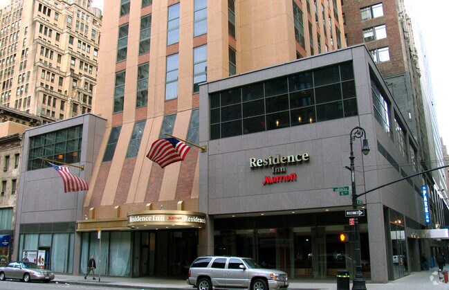 Building Photo - 100 W 39th St