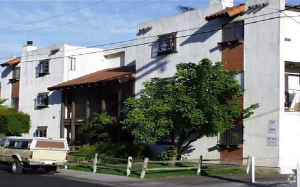 Building Photo - Bramson Place