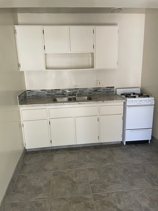Foto del edificio - 11638 Gurley Ave