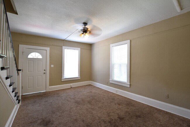 Foto del edificio - UNIT A: Charming 3 Bed 1.5 Bath Town Home for Rent in DeLand, FL! $500 off First Month Rent!!!