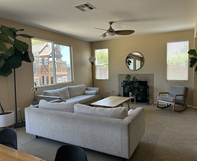 Family Room - 632 Feeney Pl